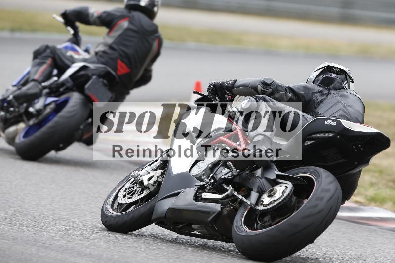 Archiv-2025/32 07.07.2025 Plüss Moto Sport ADR/Einsteiger/backside